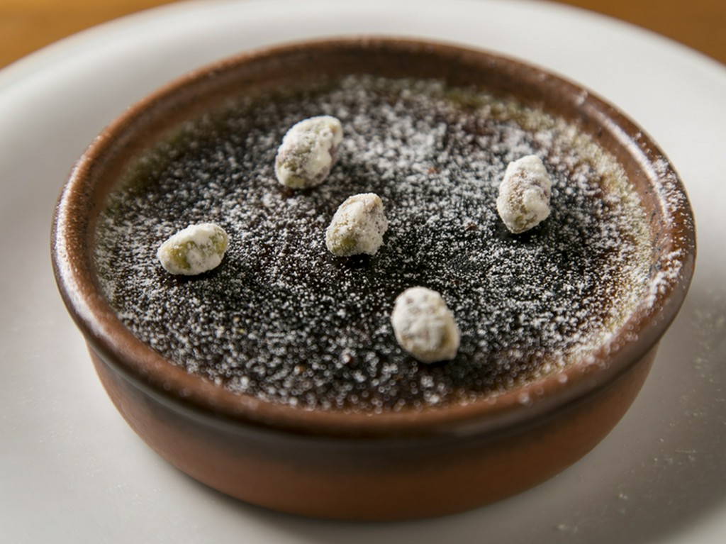 香ばしく風味豊かな『ピスタチオのクレームブリュレ』