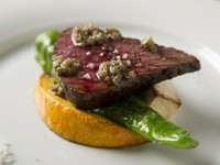 季節の前菜・選べる前菜、パスタ3品・選べるメイン。※写真はコースの中の1品です。