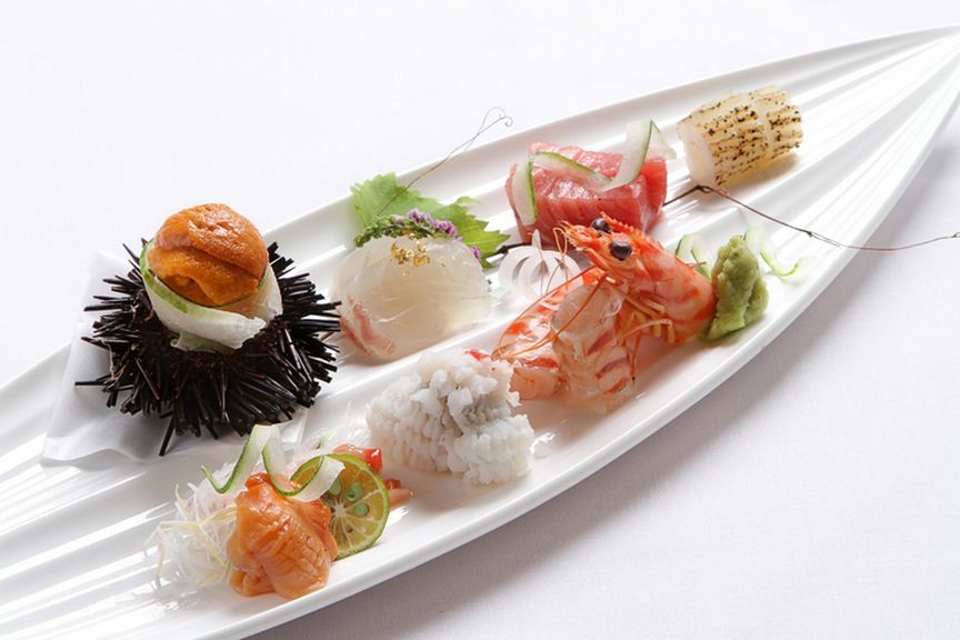 鮮度の高い旬の魚介の旨みがストレートに伝わる『季節の刺身 七種盛り』