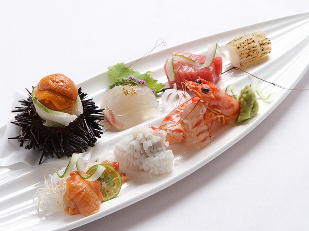 鮮度の高い旬の魚介の旨みがストレートに伝わる『季節の刺身　七種盛り』