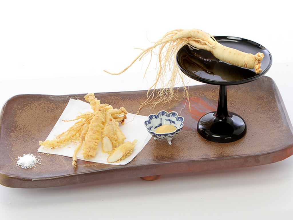 新鮮な国産の高麗人参をからりと揚げた、薬膳料理の代表格『高麗人参の天婦羅』