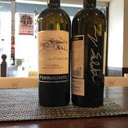 Calabriaを代表するワイナリー。グレコビアンコ主体にモントニコを少し。飲みやすく、素直に美味しい白ワイン。