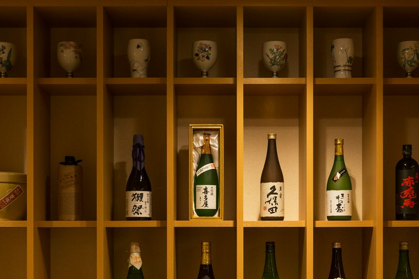 季節の食材の会席料理とともに、旨い銘酒をゆっくり味わう