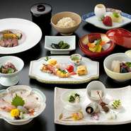 旬の贅沢な食材、料理長のこだわりが詰まった特別会席。一品一品をゆっくりお楽しみ下さい
