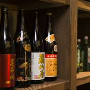 アルコールメニューは常時50種以上と豊富。日本酒や焼酎は市場に出ていない希少種もあり酒通には嬉しい限り。地元九州の福田工場産の果実を使ったシロップハイボールはさわやかな甘みがあり女性客にも好評です。