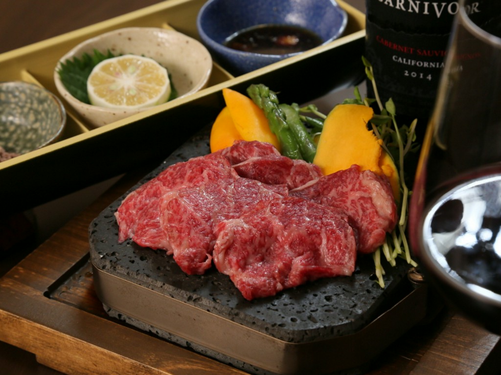 お好みの焼き加減で『豊後牛の溶岩焼き～5等級～』