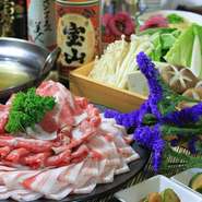 味わい豊かな 「鹿児島産六白黒豚」を存分に楽しめる贅沢なコースです。