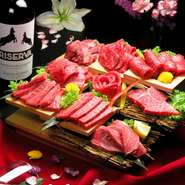 前菜三種盛
焼き野菜盛
魚介のカルパッチョサラダ
【薩摩牛極】炙りユッケ/カルビ塩/上カルビ塩/赤身肉/上赤身肉/握り2貫
上和牛ホルモン
国産鶏もも
デザート