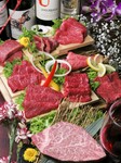 お肉をこの中より、職人がお選びしお出しします。
・イチボ・ラム・クリ・コモモ・オオモモ・上ロース・ロース・上ハラミ・ミスジ・リブロース・ヒレ・ひうち
約560ｇ　　約3～4人様