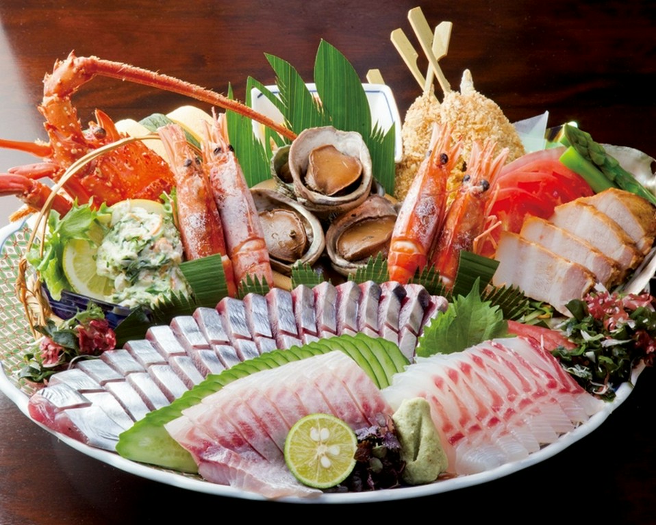 魚は天然もののみを使用し、土佐から食材を輸送するこだわり