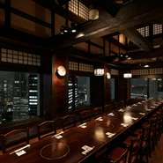 49階は個室のみですが、50階は吹き抜けとなっており、40名ほどを収容できる大広間も用意。宴会や慰労会など、さまざまなシーンで活用することができます。