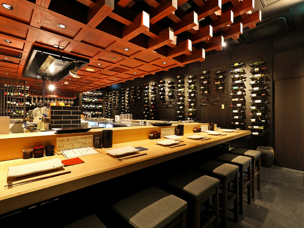 焼き師との会話も愉しめる臨場感たっぷりの自慢のカウンター席