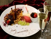 記念日には、メッセージ入りのデザートプレートでサプライズ