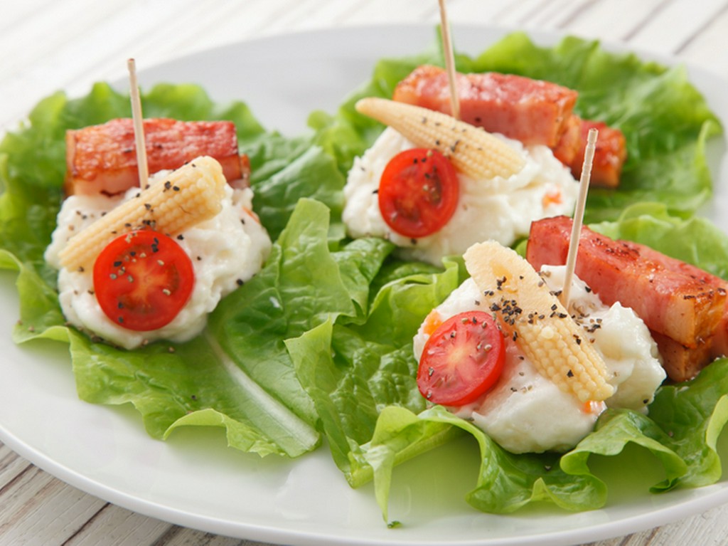 ドリンクメニューから一品料理、デザートまで豊富に用意