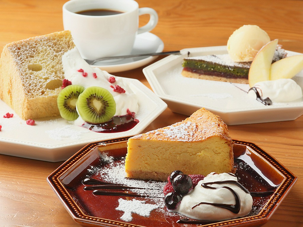 ケーキはすべてお店の厨房で手作りしています