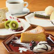 開店以来、6年間レシピを変えずに作り続けている『かぼちゃのチーズケーキ』は、常連様に根強い人気があります。ケーキ類はすべて店内の厨房で手作りしています。