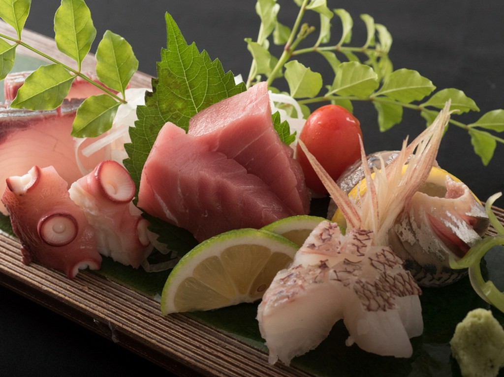 鮮度の高い旬の魚を堪能できる！「刺身盛り合わせ」