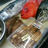 瀬戸内の地魚を中心に全国からも美味しい食材仕入れしてます。。
その時期により入荷するものが違うので、、お気軽にお電話おまちしております。
鮟鱇鍋　フグ　鰆　クエ　ピーチポークしゃぶなど