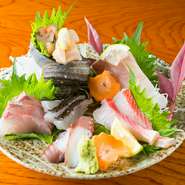 魚にこだわりのある料理歴20年の店主が、毎朝目利きで旬の瀬戸内のおいしい魚を厳選して仕入れています。料理には、店主が納得した魚のみを使用しているため、本物のおいしい魚を堪能できます。