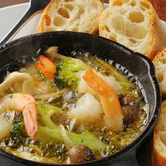 あっつ熱をご提供『小エビのアヒージョ』