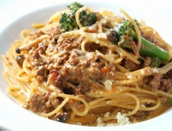 当店のオリジナルパスタ『仔羊のクリームミートソースパスタ』