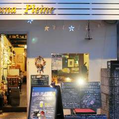 お店の外から中をのぞける、入りやすい風通しの良いお店