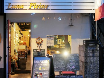 お店の外から中をのぞける、入りやすい風通しの良いお店
