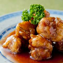 カリッと揚げた豚肉と甘酢が絶妙『スペアリブの上海風甘酢がけ』
