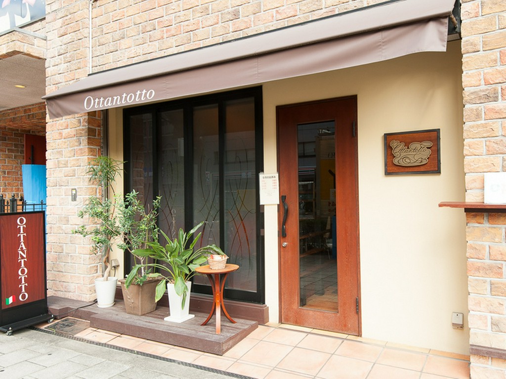 大人が気軽に入れるレストラン。肩ひじ張らずに楽しんで