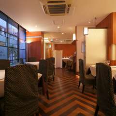 落ち着いた色使いで、温かみのある、素敵なパーティーを演出