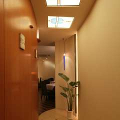 入り口から続く廊下を通った先にある、隠れ家的なフロア