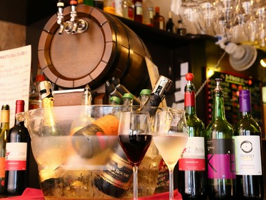 イタリア直送の樽生ワインも飲み放題の『ワインビュッフェ』