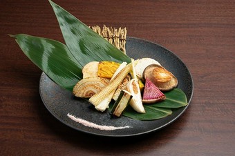 鉄板でじっくり焼き甘みを引き出した『焼き野菜』