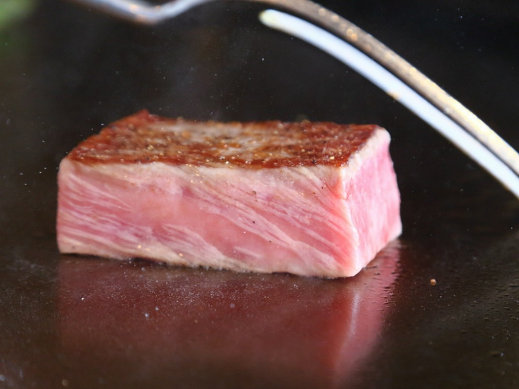 最上級サーロイン、極上フィレの『鉄板焼ステーキ』