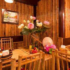 一面竹で囲まれた、お洒落で落ち着く店内