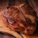 和牛内もも・ハラミステーキ・霧島豚ステーキの厳選3種をご堪能いただけます。