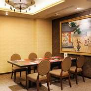 大小さまざまな規模のご宴会に合わせて使用可能な個室をご用意可能です。
会社宴会等にも最適です。