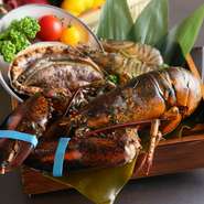 食材のもつ魅力や美味しさを最大限まで引き出し、ゲストの目の前で調理。五感を刺激する臨場感こそ鉄板料理の醍醐味です。