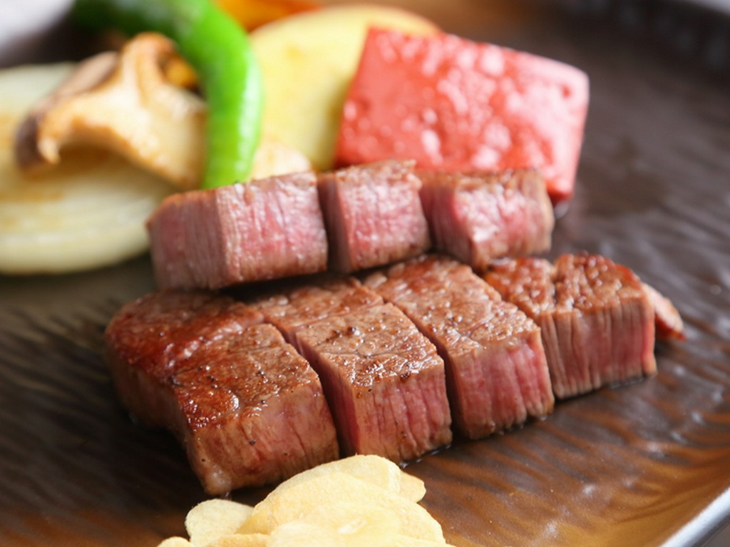 赤身と脂の織りなす美味しさの黄金比『近江牛フィレ』