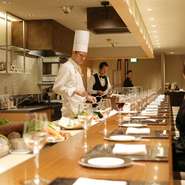 相談に応じてコースの内容も変更可能。苦手な食材やアレルギーがあるといった場合にも、柔軟に対応してくれます。ゲスト1人ひとりに合わせた細やかな気配りで、心置きなく食事が楽しめます。