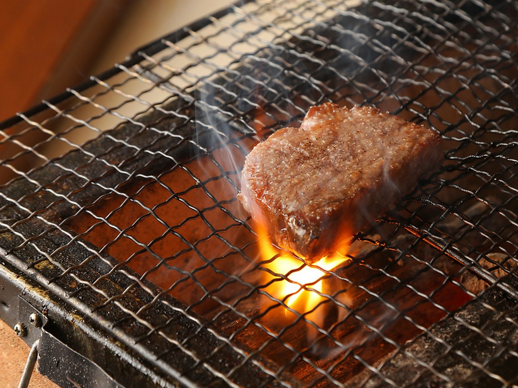 地産地消を体現したひと品『黒毛和牛サーロインの備長炭焼き』