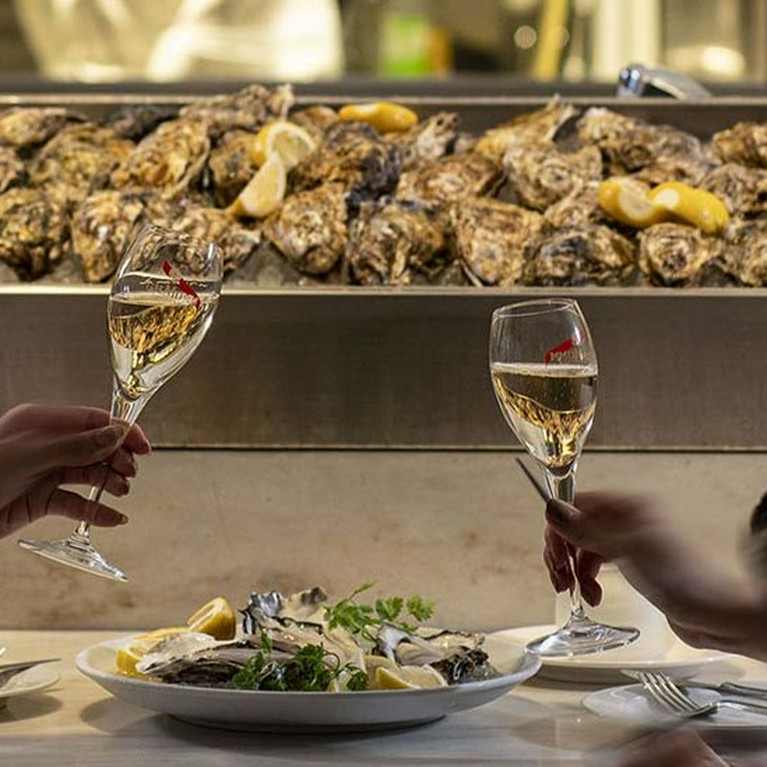 予約がおすすめ。オイスターバーでバースデー