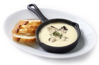 ＜オススメ＞
HOT OYSTER AND GARLIC MASHED POTATOES～SERVED WITH MELBA TOAST～
ガーリックの効いた熱々ポテトがクセになる一品です。