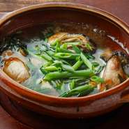 牡蠣と九条葱のアヒージョ