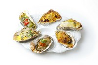 ＜オススメ＞
6KINDS OF ASSORTED GRILLED OYSTER
焼き牡蠣6種の全種類1個づつの盛り合わせです。