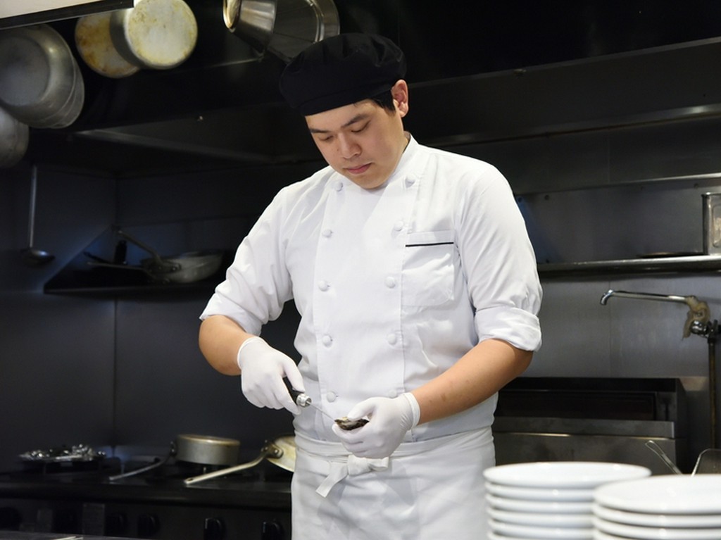 極上の牡蠣料理とワインで、最高級のおもてなし