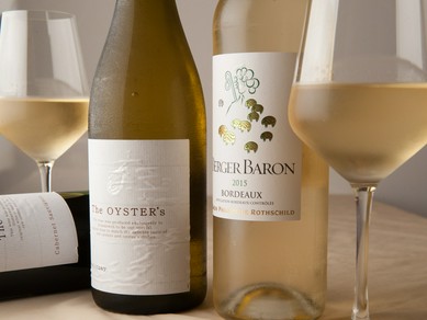 牡蠣料理との相性を考えて揃えられたワインが充実