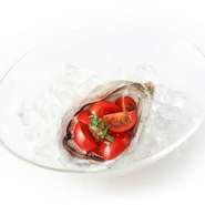 （Oyster cocktail with fresh tomatoes and jalapenos）
