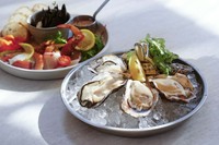 生牡蠣単品の産地・種類・価格は別紙オイスターリストをご覧ください。
※牡蠣の産地、種類は季節により変わります。
※産地や天候により、牡蠣の大きさ等異なる場合がございます。あらかじめご了承くださいませ。