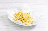 牡蠣の天ぷらに銀あんをかけて、ゆず皮を添えています。